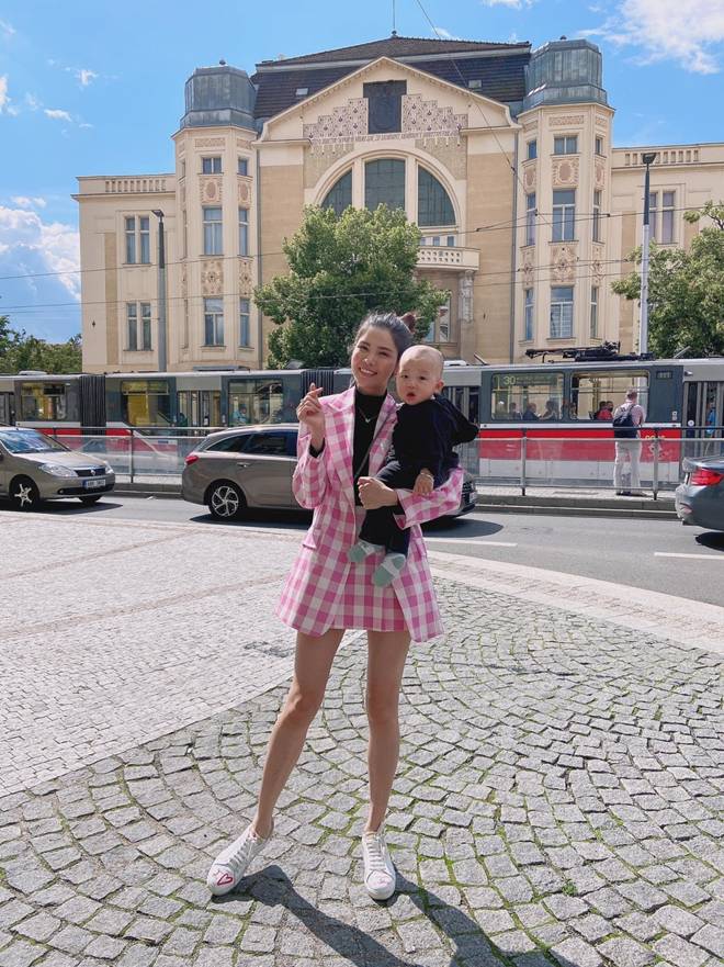 Gà cưng Vũ Khắc Tiệp chăm con quá khéo, bảo sao chồng Mạc Hồng Quân tự nguyện cho giữ hết tài sản-8