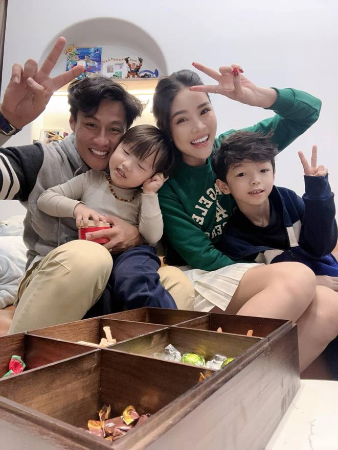 Gà cưng Vũ Khắc Tiệp chăm con quá khéo, bảo sao chồng Mạc Hồng Quân tự nguyện cho giữ hết tài sản-9