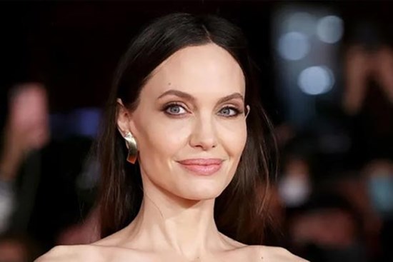 Angelina Jolie là bậc thầy thao túng tâm lý?