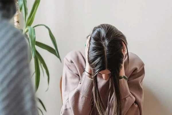 Bị mẹ bạn trai rình xem mặt mộc nhiều lần, cô gái bức xúc chia tay-1