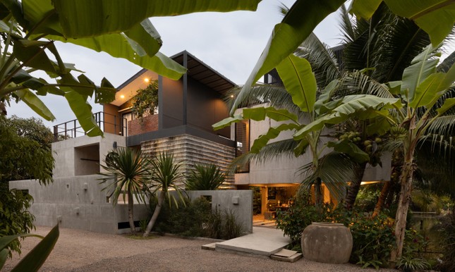 Ngôi nhà con gái xây tặng mẹ với tên gọi ‘nhà đom đóm’-2