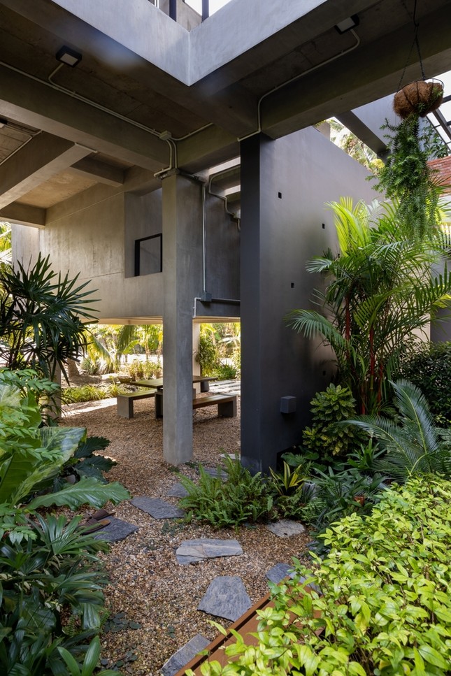 Ngôi nhà con gái xây tặng mẹ với tên gọi ‘nhà đom đóm’-8