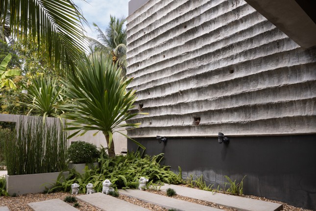 Ngôi nhà con gái xây tặng mẹ với tên gọi ‘nhà đom đóm’-13