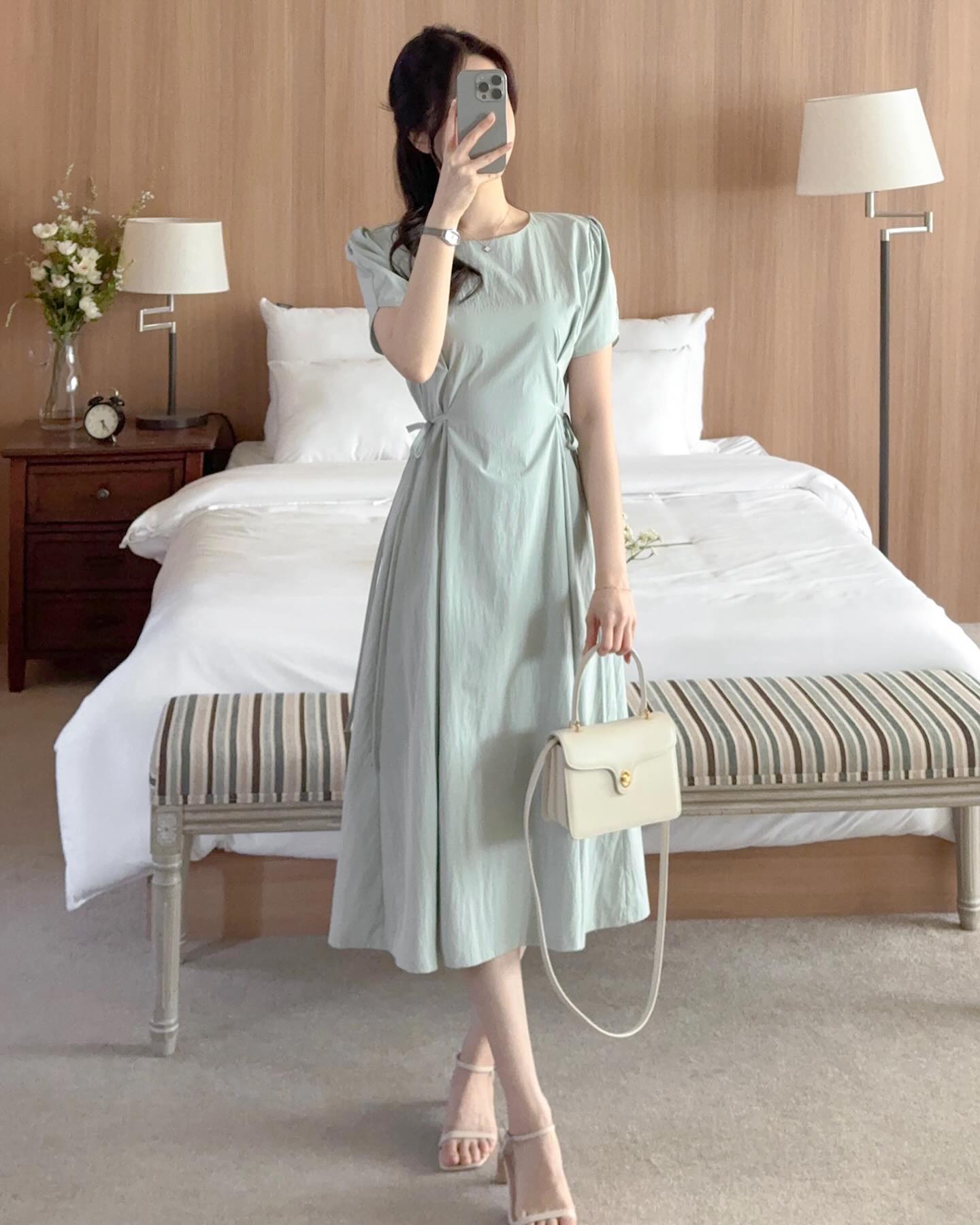 5 mẫu váy sáng màu nên sắm để trẻ trung, rạng rỡ suốt mùa hè-1