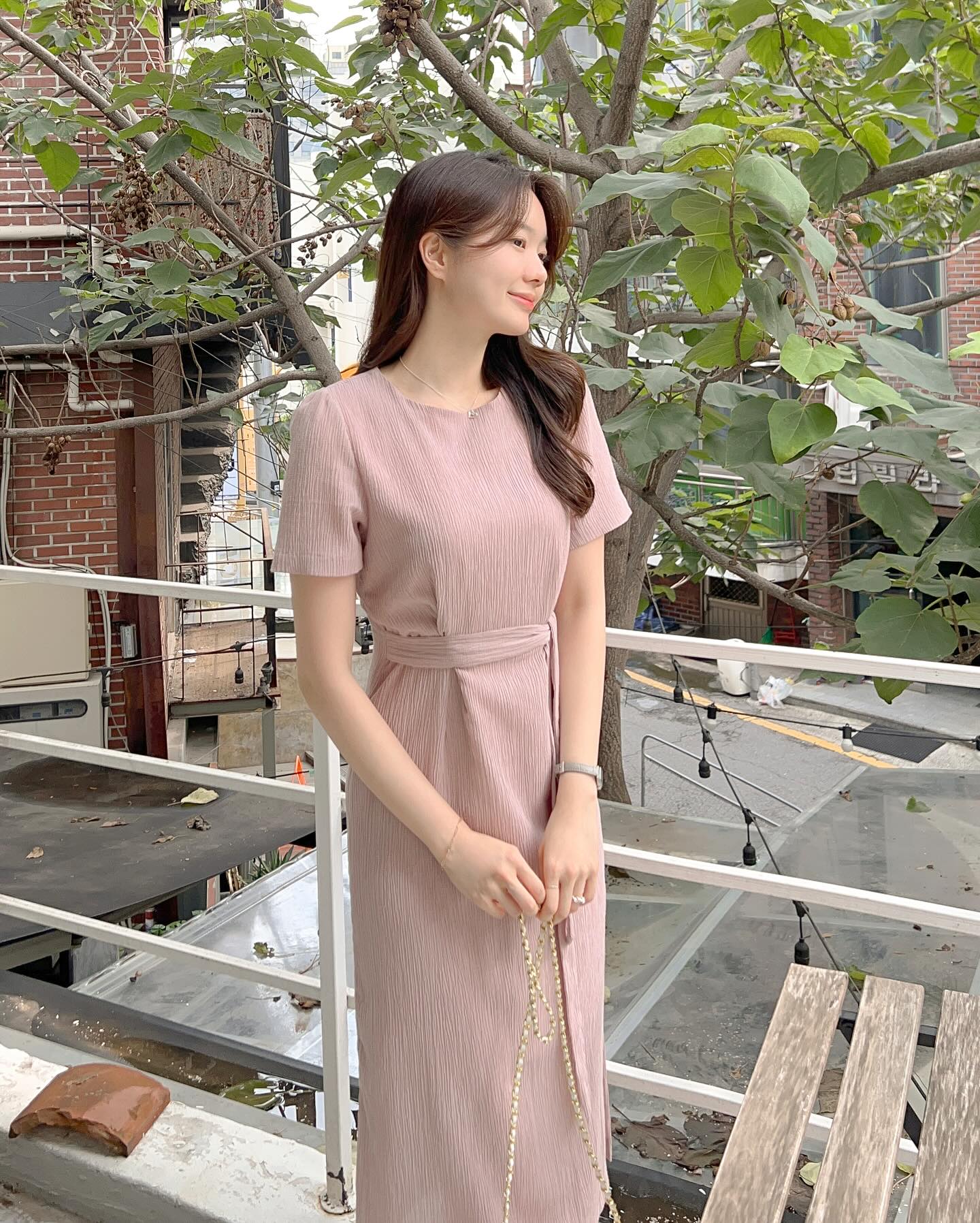 5 mẫu váy sáng màu nên sắm để trẻ trung, rạng rỡ suốt mùa hè-2