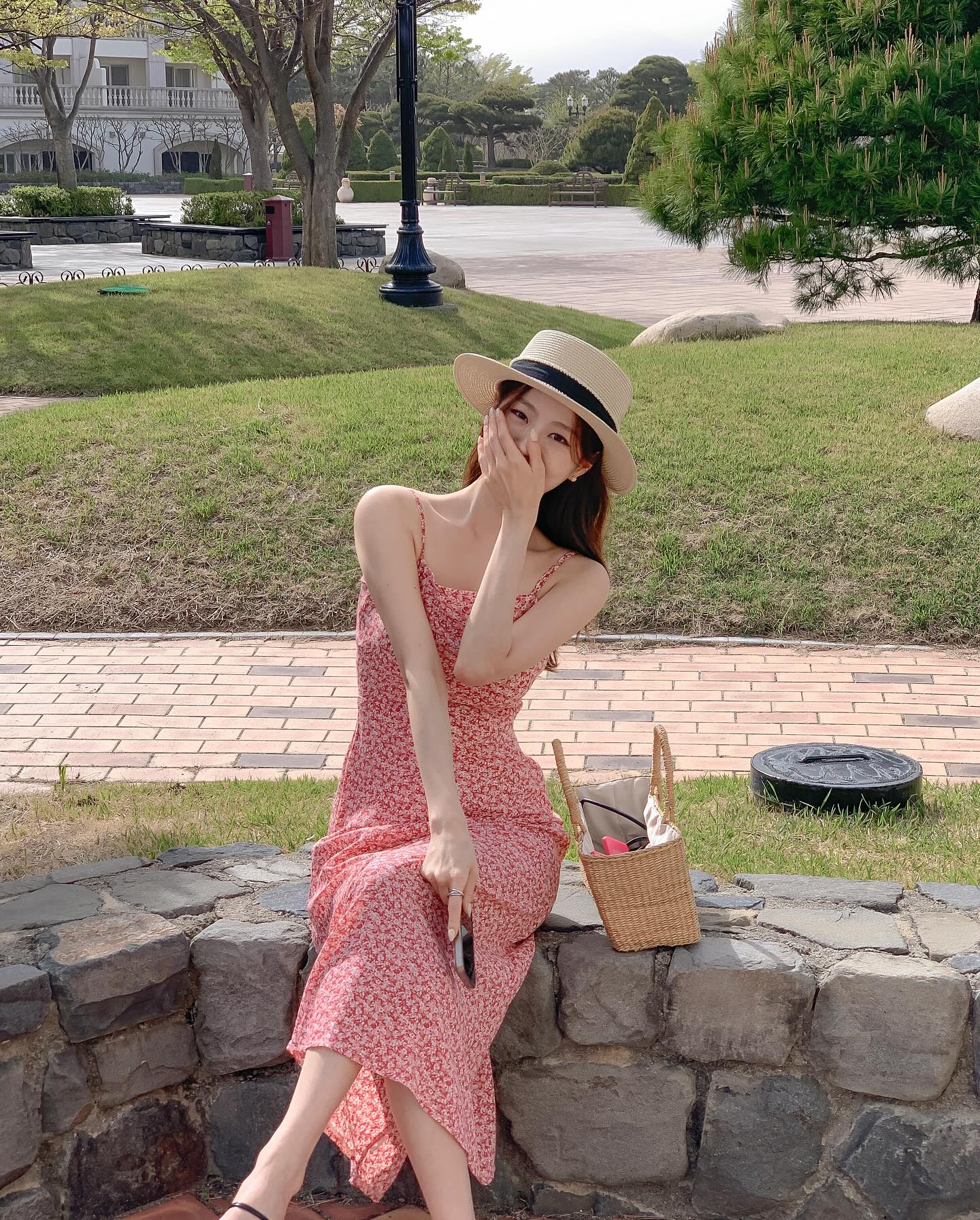 5 mẫu váy sáng màu nên sắm để trẻ trung, rạng rỡ suốt mùa hè-8