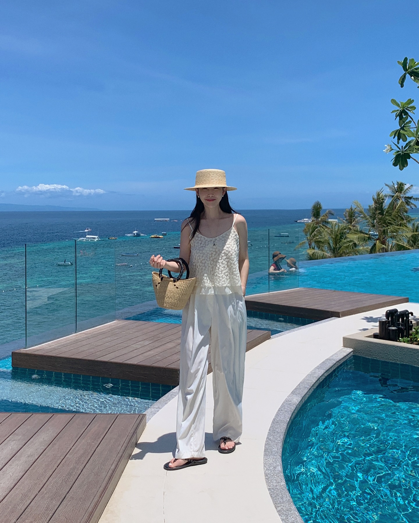 Gợi ý 5 công thức diện đồ nổi bật và ăn ảnh cho chuyến du lịch biển-1