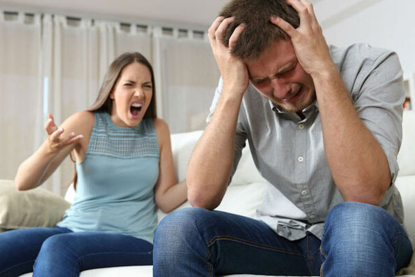 Cắn răng chịu đòn của vợ để gia đình êm ấm-1