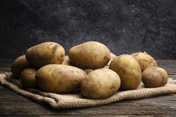 Cất tôm trong tủ lạnh nhớ cho thêm thứ gia vị này: Nhà nào cũng có, để cả tháng tôm vẫn tươi ngon như mới-7