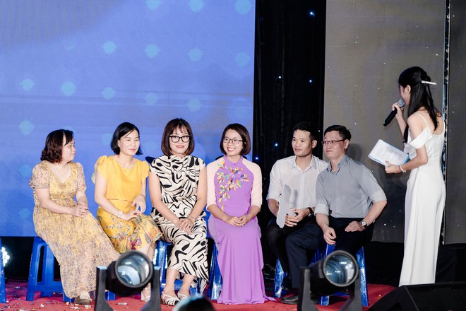 Lễ trưởng thành đầy xúc động của học sinh chuyên Ngoại ngữ: Tạm biệt thầy cô, chúng con tốt nghiệp ạ!-3