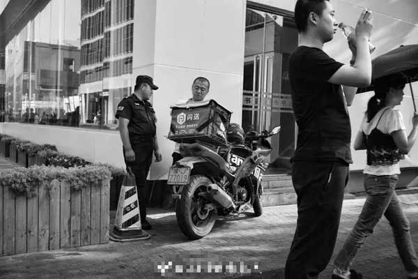 Con trai đi làm 6 năm gửi 5,2 tỷ nhờ mẹ cất két nhưng bị mất: Kiểm tra camera thì câm nín hoàn toàn-1