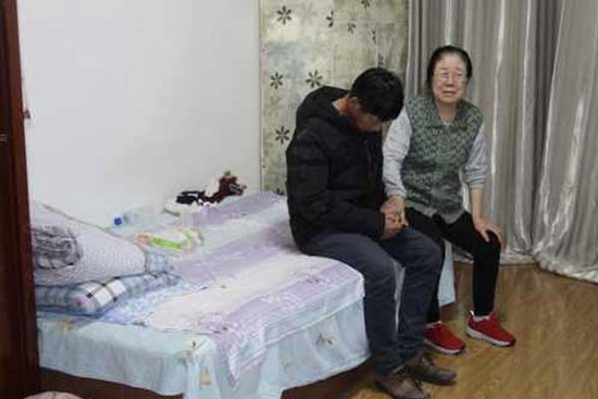 Con trai đi làm 6 năm gửi 5,2 tỷ nhờ mẹ cất két nhưng bị mất: Kiểm tra camera thì 