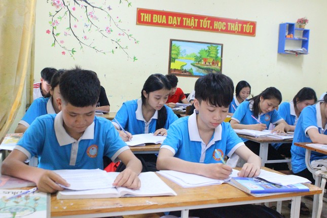 Gấp rút ôn thi vào lớp 10 công lập: Không có tiếng trống ra về-2