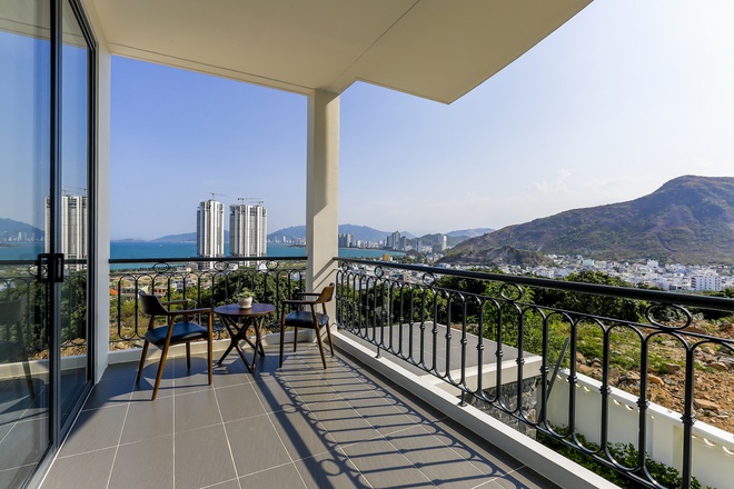 Độc lạ căn nhà có hệ tường cong lưng tựa núi, mặt hướng biển: 18 tháng hoàn thiện, chi phí 20 tỷ-2