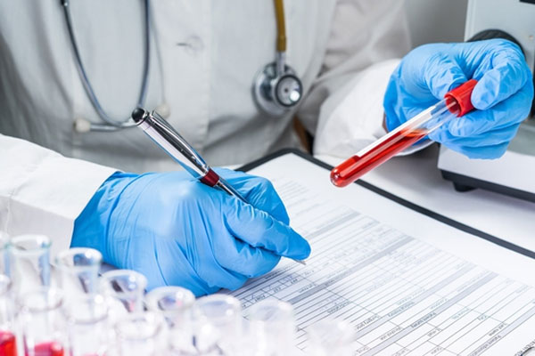 Bị cả họ bắt mang con đi xét nghiệm ADN, người đàn ông sốc khi biết sự thật, năn nỉ trung tâm làm 1 việc-1