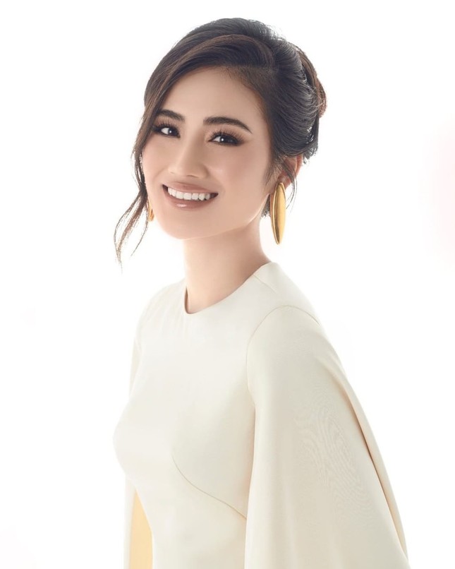 Hoa hậu Ý Nhi thay đổi thế nào khi rời Úc về nước để chuẩn bị thi Miss World?-1
