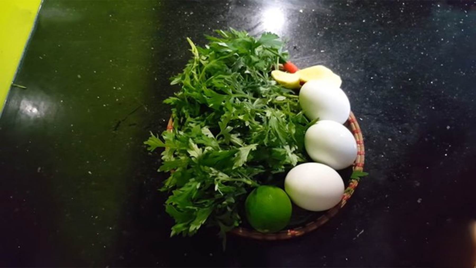 Bí quyết giúp món trứng vịt lộn hầm ngải cứu thành đặc sản Hạ Long-2