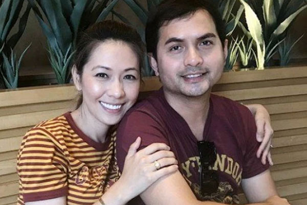 Tang lễ nghệ sĩ Đức Tiến tại Mỹ: Bà xã khóc nghẹn bên linh cữu, con gái nhỏ ngơ ngác gây xót xa-11