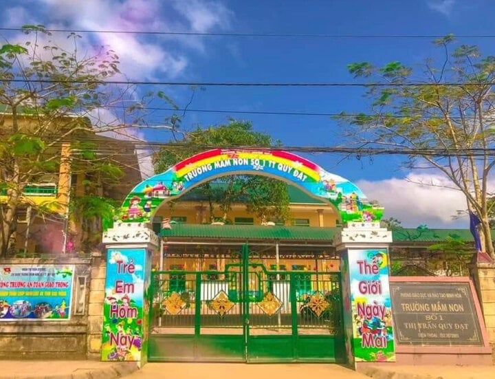 Hiệu trưởng giật micro ngăn phụ huynh nói về giá mua tủ đồ cao bất thường-1