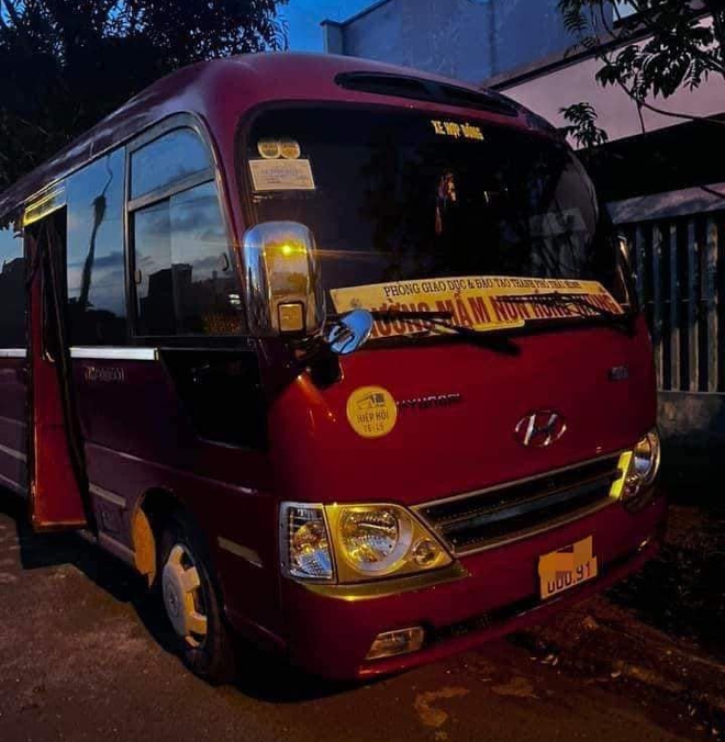 Những vụ học sinh bị bỏ quên trên xe đưa đón của trường: Sự tắc trách của người lớn và nỗi đau của gia đình-1