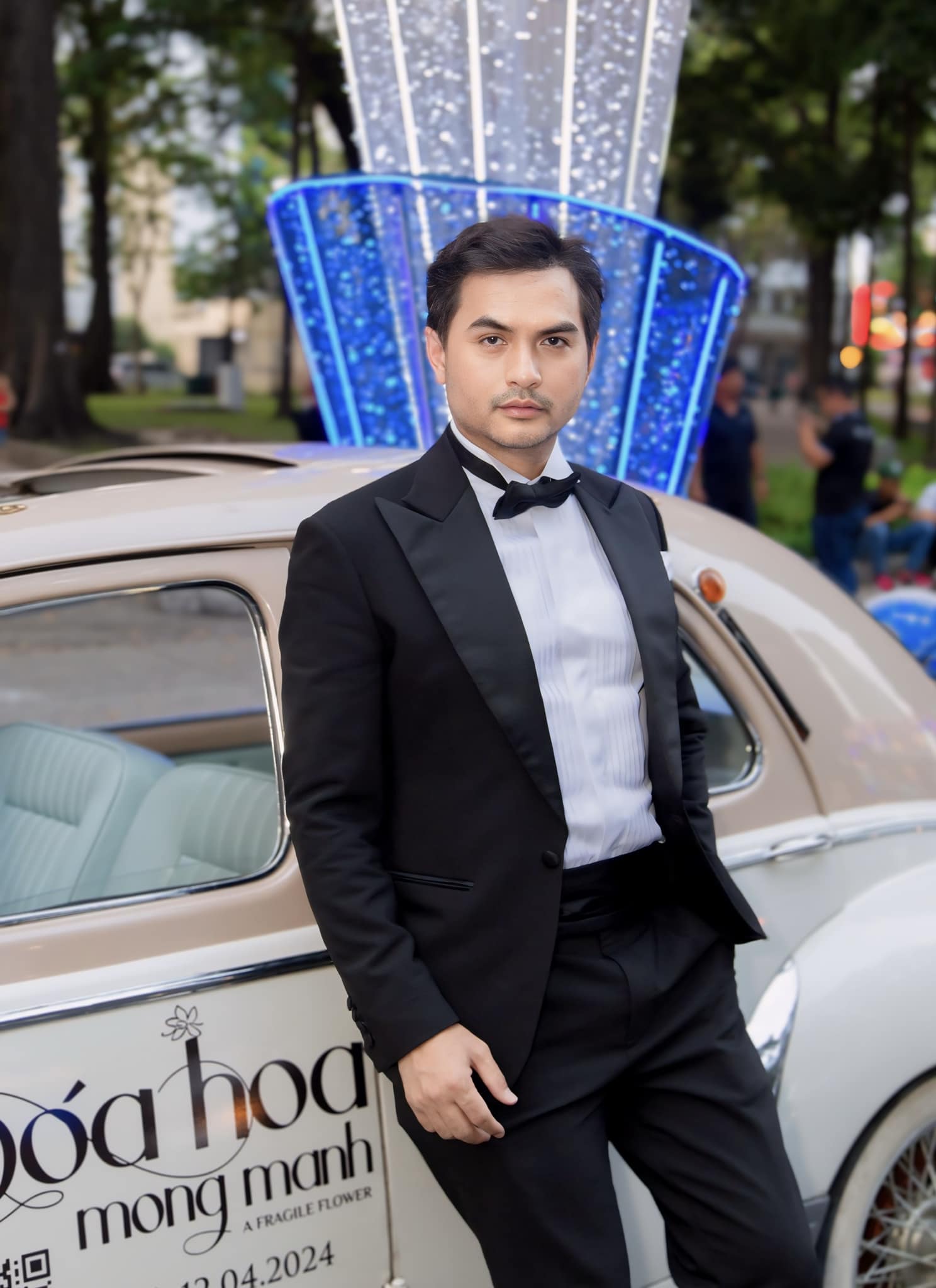 Tang lễ nghệ sĩ Đức Tiến tại Mỹ: Bà xã khóc nghẹn bên linh cữu, con gái nhỏ ngơ ngác gây xót xa-10