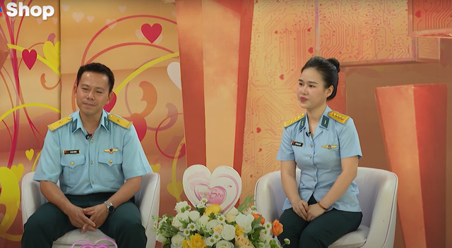 Nữ đại úy yêu đồng nghiệp của bố, lần đầu gặp mặt đã vội chê, 1 năm sau thế cờ lật ngược-2