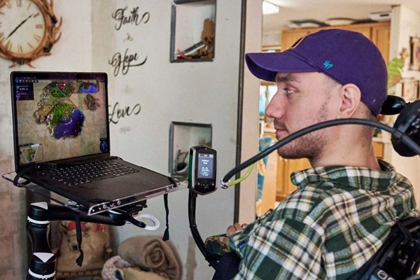 4 tháng thay đổi cuộc đời của người đầu tiên trên thế giới cấy chip não-1