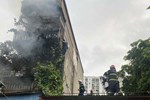 Cháy nhà trọ ở Hà Nội, giải cứu 5 người mắc kẹt