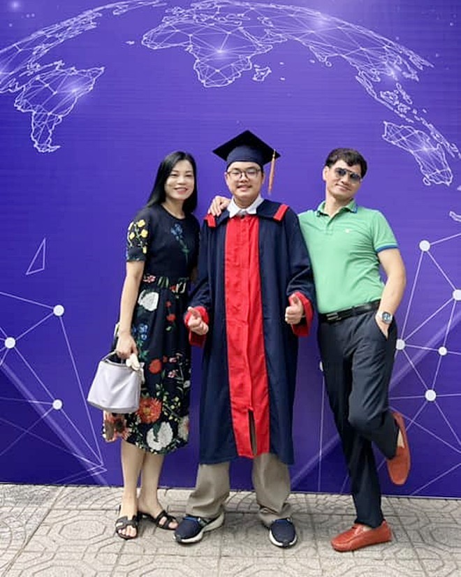 Bi Béo nhà Xuân Bắc to cao sừng sững bên bố mẹ trong lễ trưởng thành, cõng bố ngon ơ trên vai-3