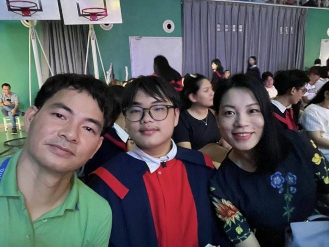 Bi Béo nhà Xuân Bắc to cao sừng sững bên bố mẹ trong lễ trưởng thành, cõng bố ngon ơ trên vai-6