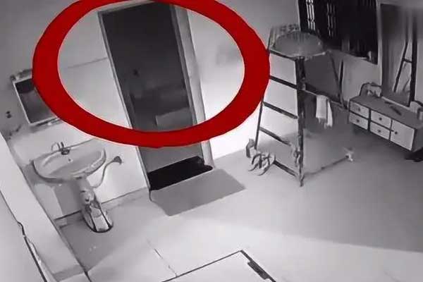 Dọn tới căn nhà mới, chàng trai phát hiện tấm ảnh dính máu cùng tin nhắn lạ: Camera ghi lại cảnh lạnh người!-3