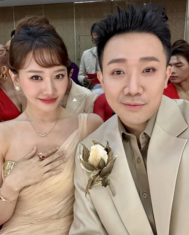 Sao nam đình đám bậc nhất showbiz Việt: Lắm thị phi, cưới 8 năm chưa có con vẫn mặn nồng bên vợ hơn tuổi-2