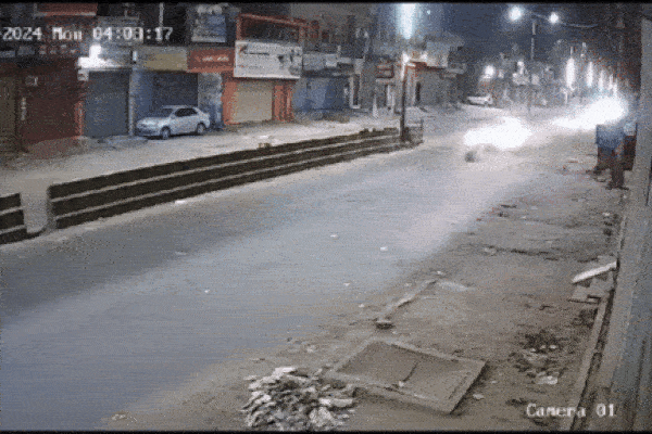 Clip: Ô tô tông văng người đi xe máy rồi bỏ chạy khỏi hiện trường