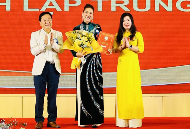 Cuộc đời nhiều thăng trầm, lận đận của nữ diễn viên Việt vừa lên chức giám đốc ở tuổi 42-1