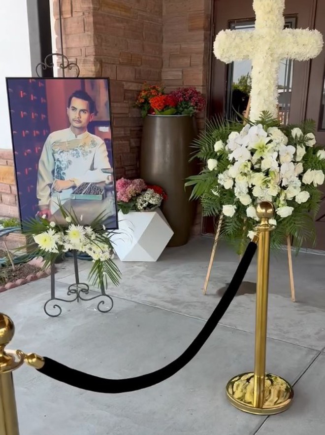 Lễ tang diễn viên Đức Tiến ở Mỹ: Thanh Thảo bật khóc, nhiều nghệ sĩ nghẹn ngào đến tiễn biệt-10