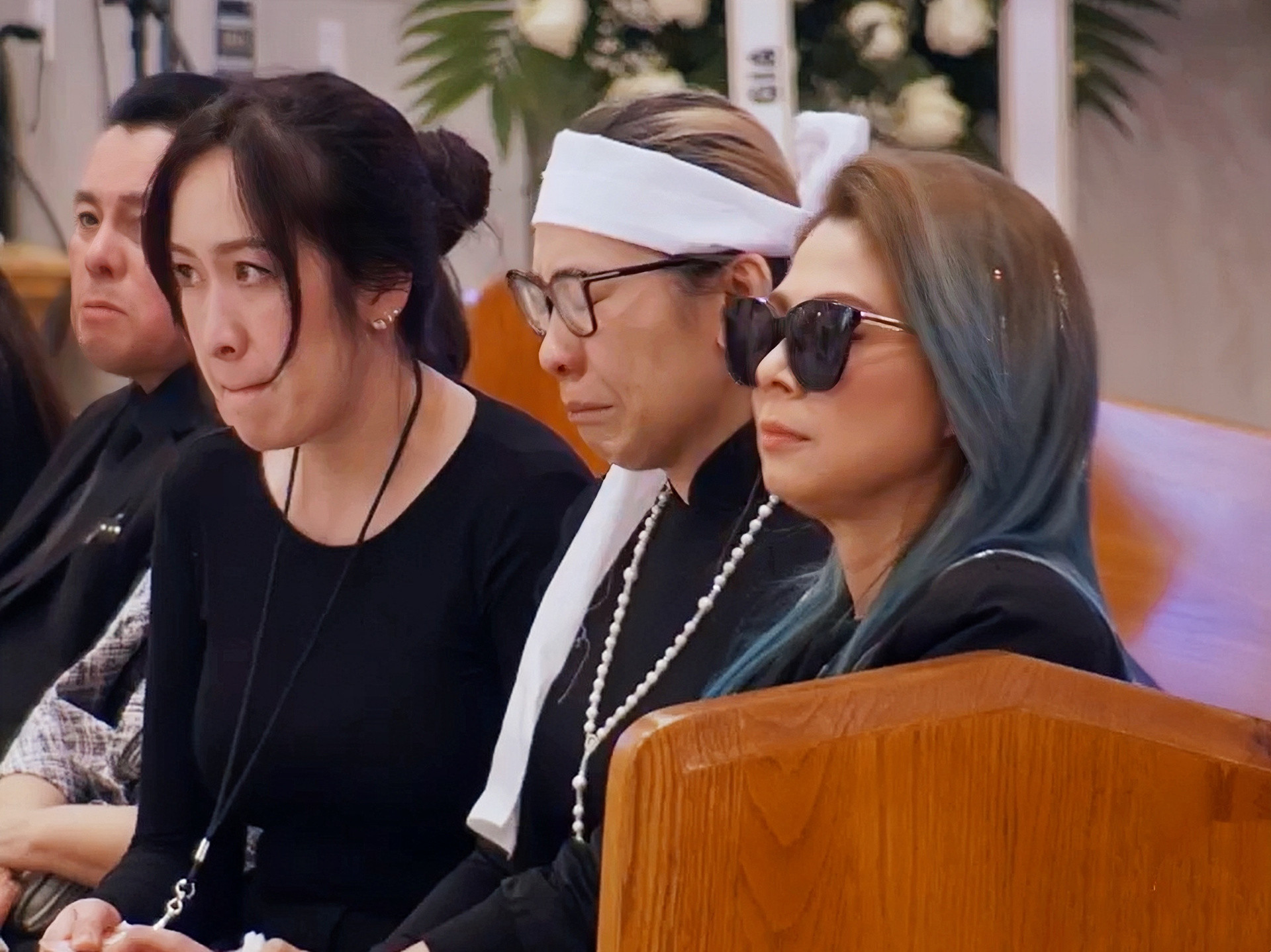 Lễ tang diễn viên Đức Tiến ở Mỹ: Thanh Thảo bật khóc, nhiều nghệ sĩ nghẹn ngào đến tiễn biệt-5