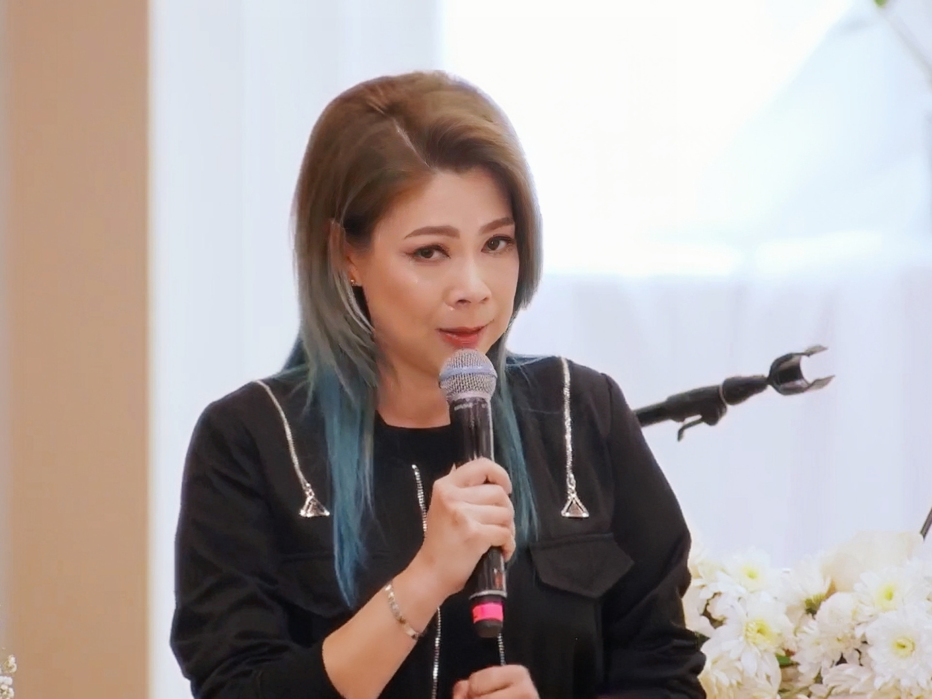 Lễ tang diễn viên Đức Tiến ở Mỹ: Thanh Thảo bật khóc, nhiều nghệ sĩ nghẹn ngào đến tiễn biệt-4