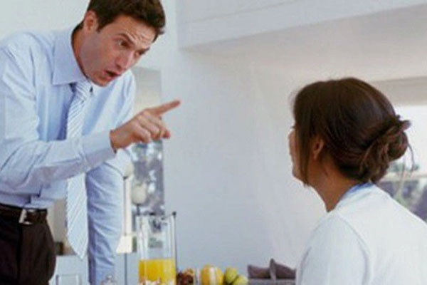 Con dâu cũ về cúng giỗ cha chồng, mẹ chặn cửa nói lời cay nghiệt-2