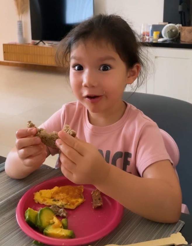 Hồ Ngọc Hà khoe bữa sáng kiểu Tây 10 nguyên liệu cho Lisa Leon, đáp trả khi bị chê sính ngoại, bún bò mới đủ chất-11