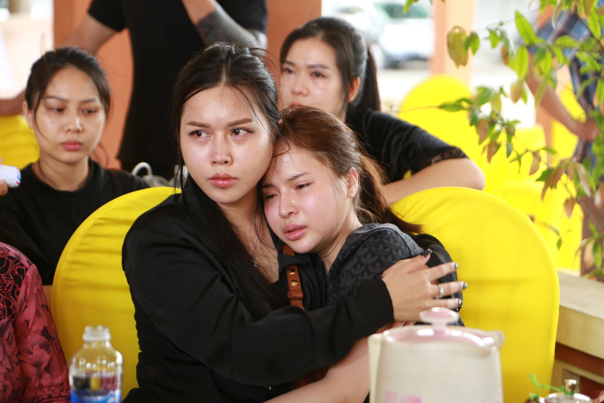 Vụ bé trai 5 tuổi bị bỏ quên: Mẹ đã về đến nhà tang lễ, cậu xót xa kể lại khoảnh khắc nhìn thấy cháu-1