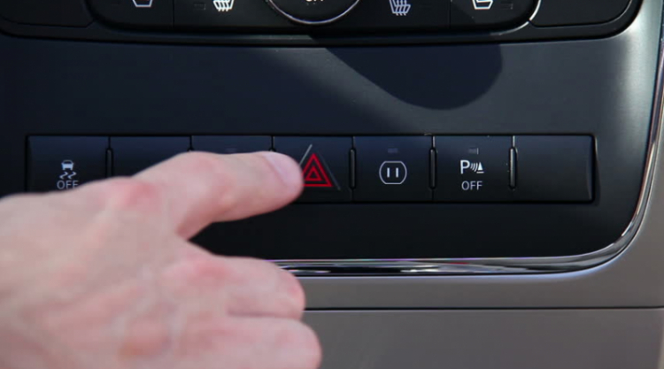 Nút bấm nhỏ xíu trên ô tô có thể cứu mạng trong tình huống khẩn cấp, bố mẹ nên dạy trẻ ngay lập tức-6