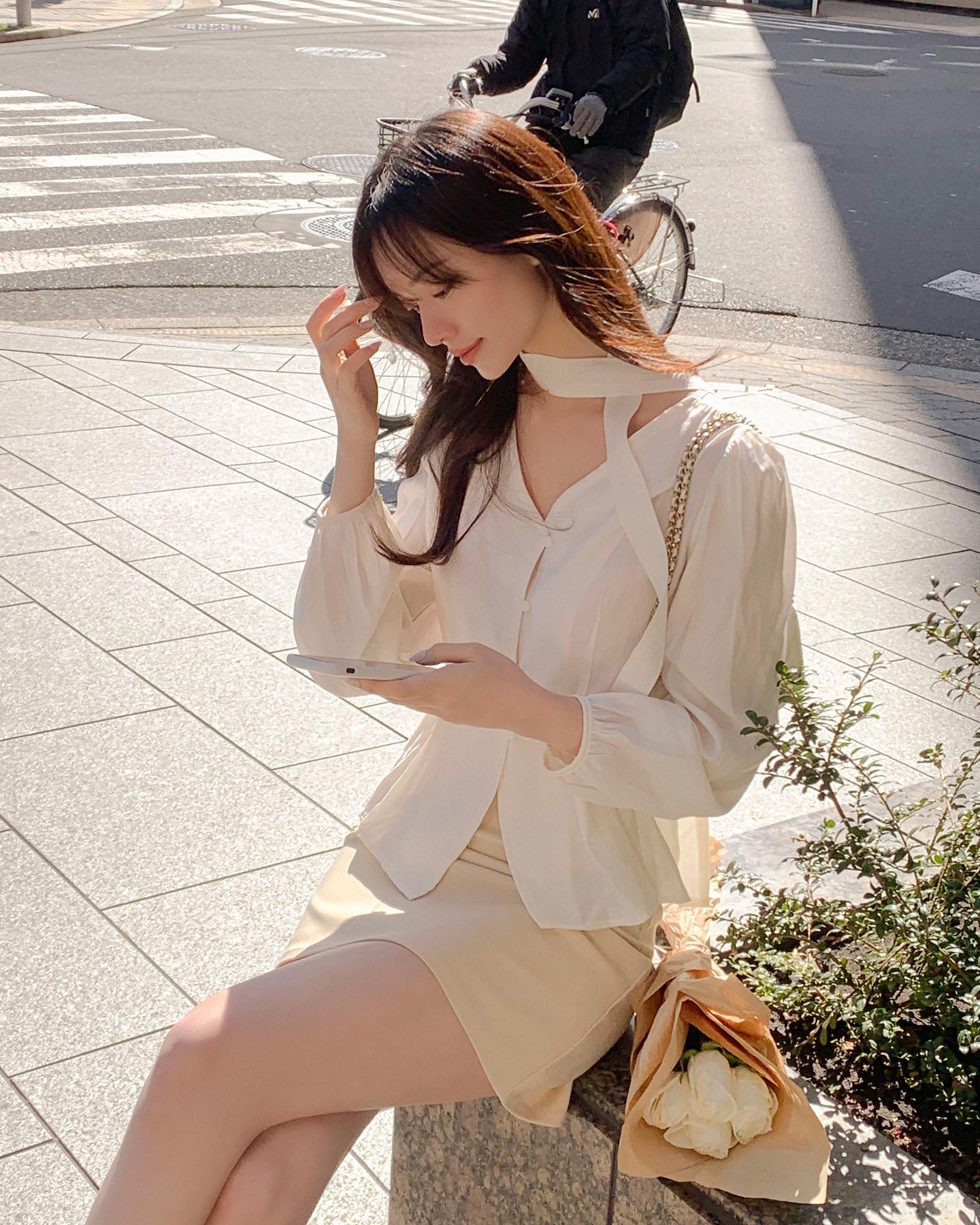 5 mẫu chân váy ngắn trẻ trung mà vẫn tinh tế dành cho tuổi ngoài 40-1