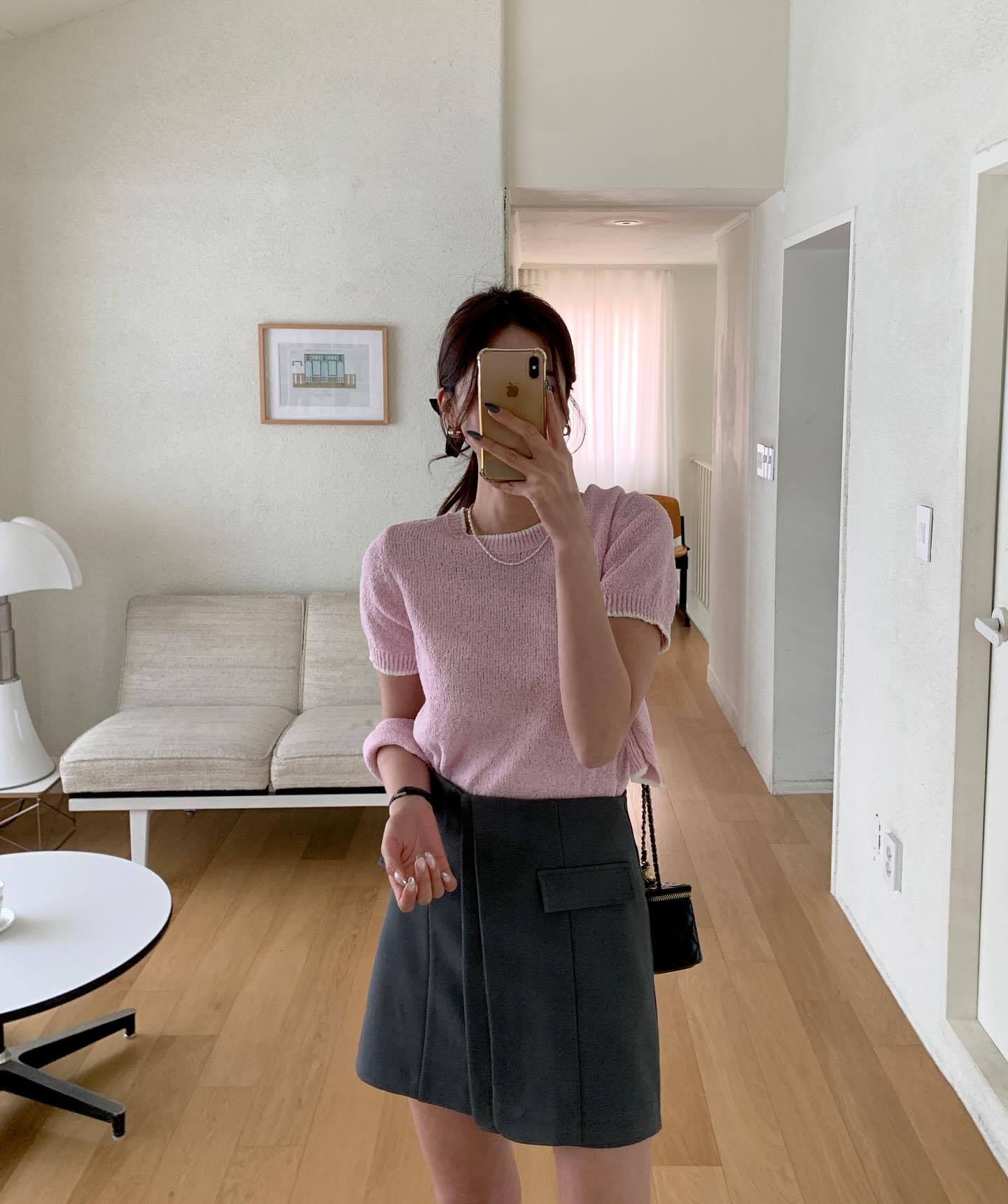 5 mẫu chân váy ngắn trẻ trung mà vẫn tinh tế dành cho tuổi ngoài 40-7