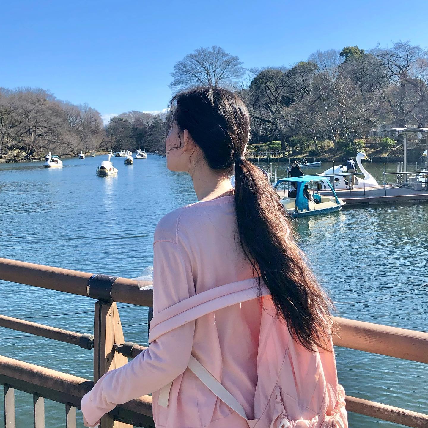 5 cách buộc tóc gọn mát và ăn ảnh cho những chuyến du lịch mùa hè-5