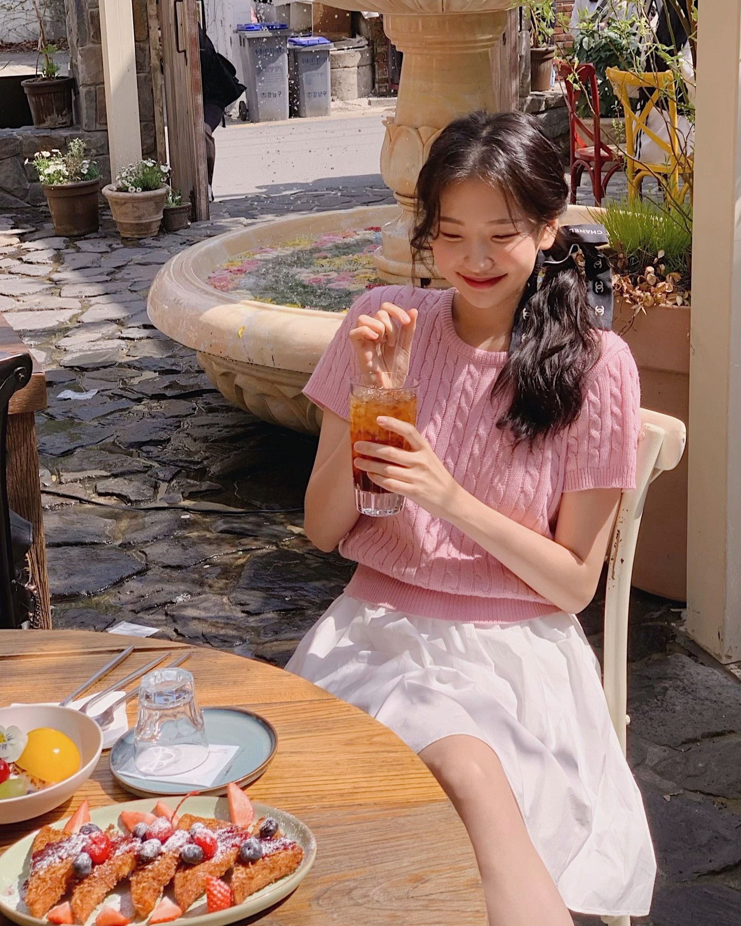 5 cách buộc tóc gọn mát và ăn ảnh cho những chuyến du lịch mùa hè-6