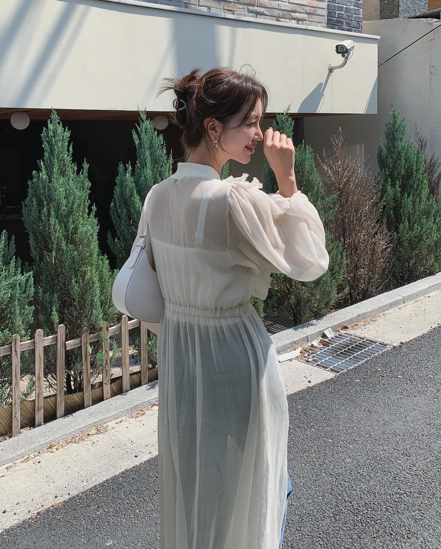 5 cách buộc tóc gọn mát và ăn ảnh cho những chuyến du lịch mùa hè-7