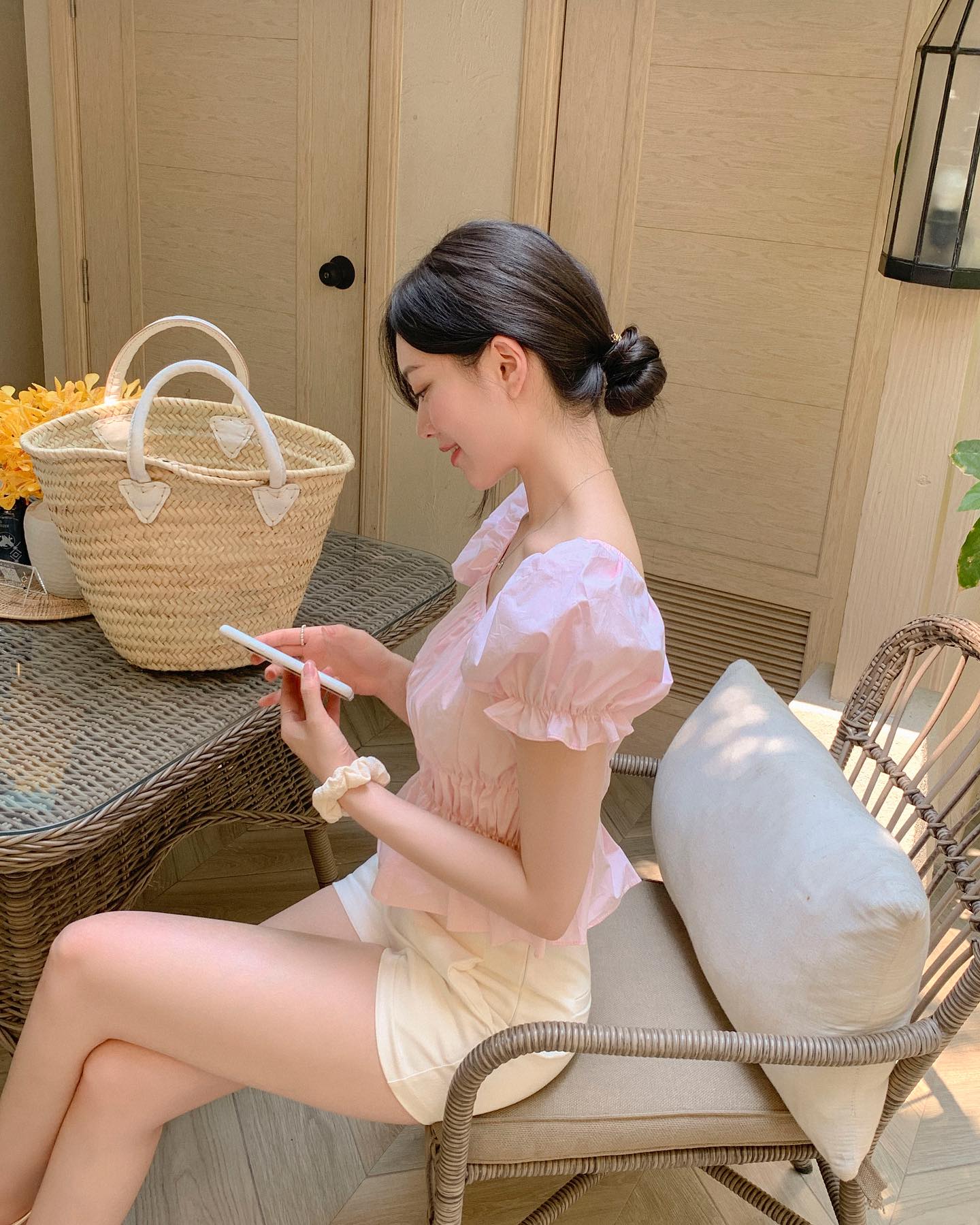 5 cách buộc tóc gọn mát và ăn ảnh cho những chuyến du lịch mùa hè-10