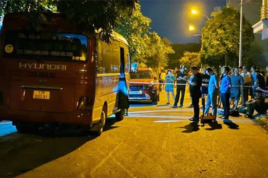 Bé trai tử vong sau 11 giờ bị bỏ quên trên xe: Khởi tố thêm tài xế và 2 cô giáo