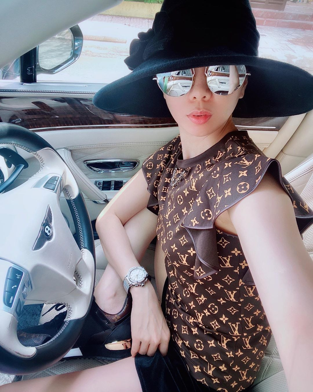 Bộ sưu tập đồng hồ gắn kim cương đắt đỏ bậc nhất thế giới của ca sĩ Lệ Quyên-10