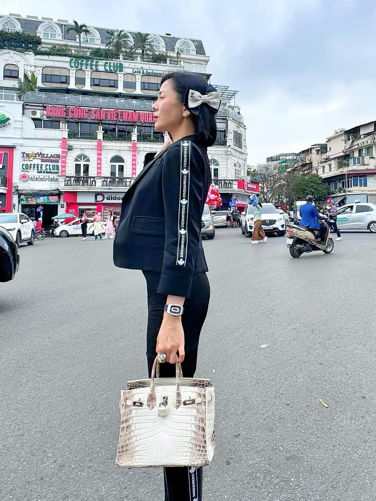 Bộ sưu tập đồng hồ gắn kim cương đắt đỏ bậc nhất thế giới của ca sĩ Lệ Quyên-5